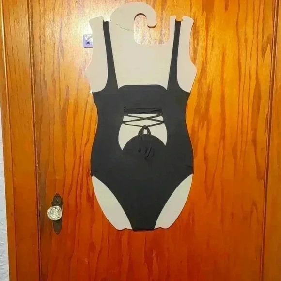 BECCA Women's Standard Modern Edge One Piece Swimsuit - Picture 2 of 4